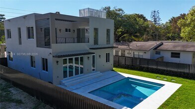 7310 SW 63rd Ct in South Miami, FL - Building Photo - Building Photo