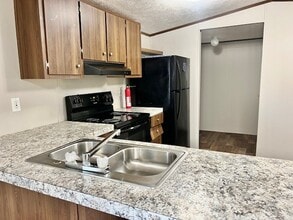 227 Laurel Ln in Florence, SC - Building Photo - Building Photo