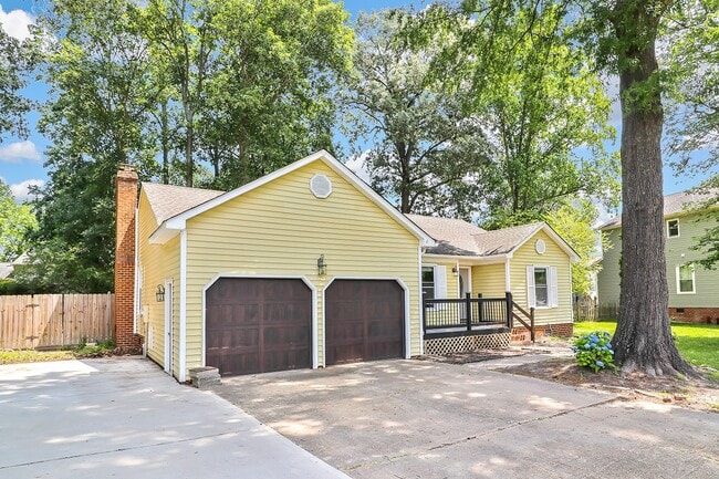 2129 Agecroft Rd in Virginia Beach, VA - Building Photo - Building Photo