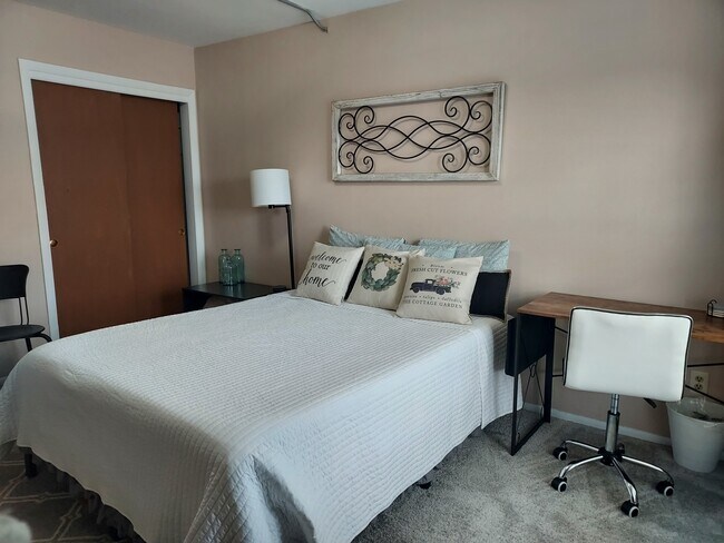 9500 N Green Bay Rd, Unit 304 photo'