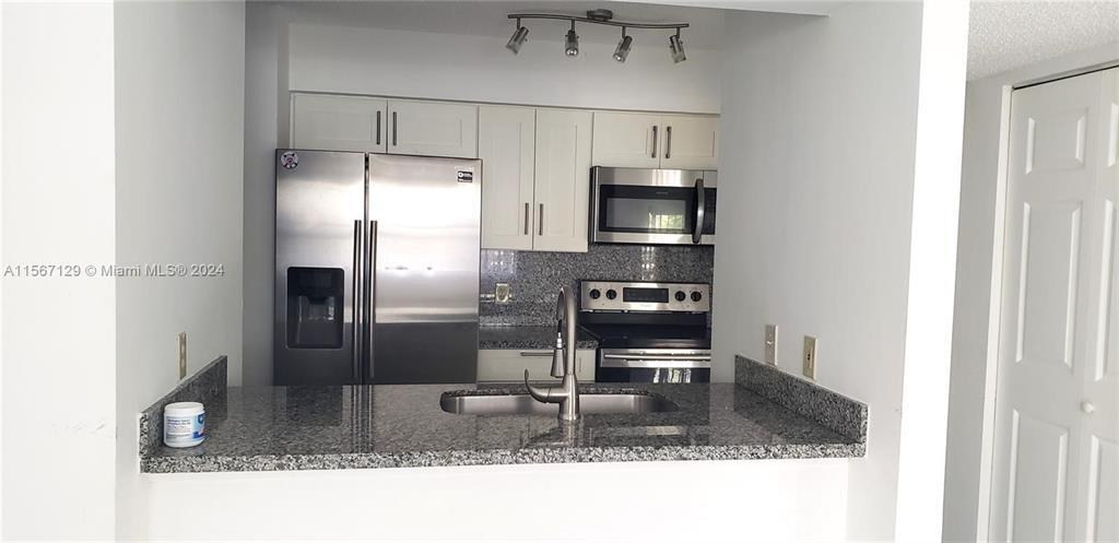 630 S Park Rd, Unit 16-3 in Hollywood, FL - Foto de edificio
