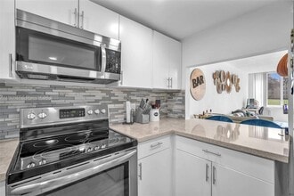 9431 Live Oak Pl in Davie, FL - Building Photo - Building Photo