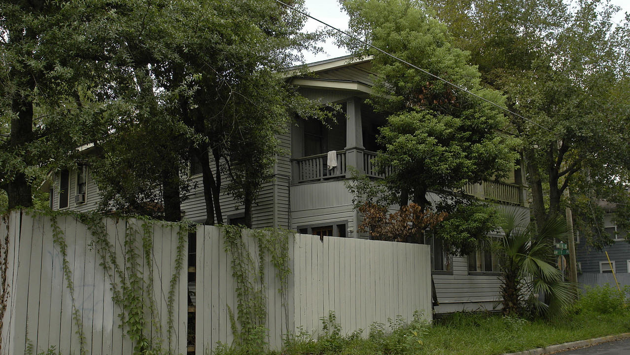 20 NW 8th St in Gainesville, FL - Foto de edificio