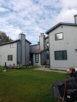 7411 Woburn Cir, Unit 4 in Anchorage, AK - Building Photo