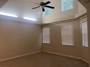 990 N Lake Claire Cir in Oviedo, FL - Building Photo - Building Photo