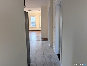 88 Amsterdam Ave in Bridgeport, CT - Foto de edificio - Building Photo