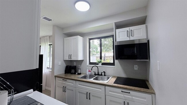 433 NW 15th Way in Fort Lauderdale, FL - Foto de edificio - Building Photo