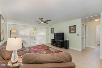 110 Desoto Pkwy in Satellite Beach, FL - Foto de edificio - Building Photo