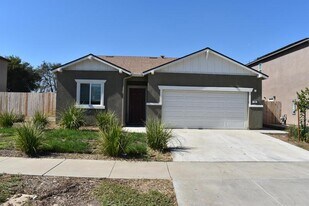 31 Medieval St in Merced, CA - Building Photo