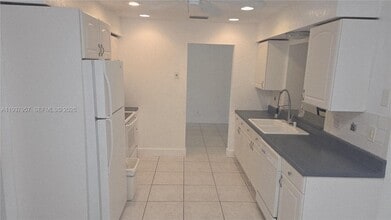 9507 NW 80th Ct in Tamarac, FL - Building Photo - Building Photo