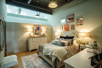 509 W Spring St, Unit 403 in Fayetteville, AR - Building Photo - Building Photo