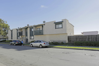 5075 Atlantic Ave in Long Beach, CA - Building Photo - Building Photo