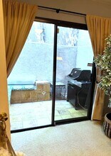 5322 Colodny Dr in Agoura Hills, CA - Foto de edificio - Building Photo