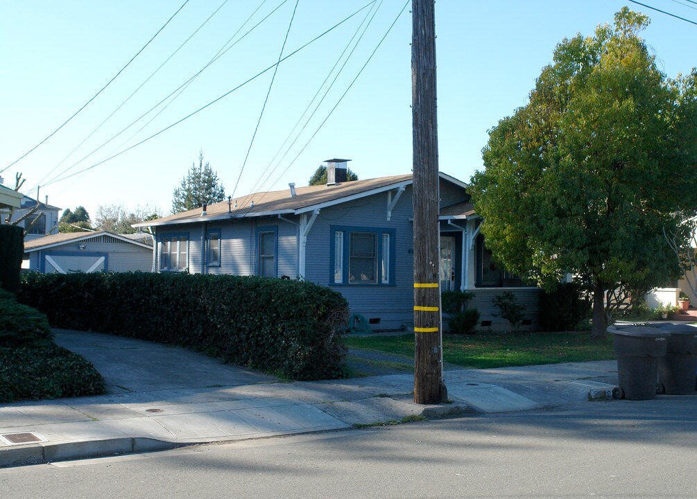 915 Beaver St in Santa Rosa, CA - Foto de edificio