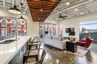 527 St Joseph St in New Orleans, LA - Building Photo - Building Photo