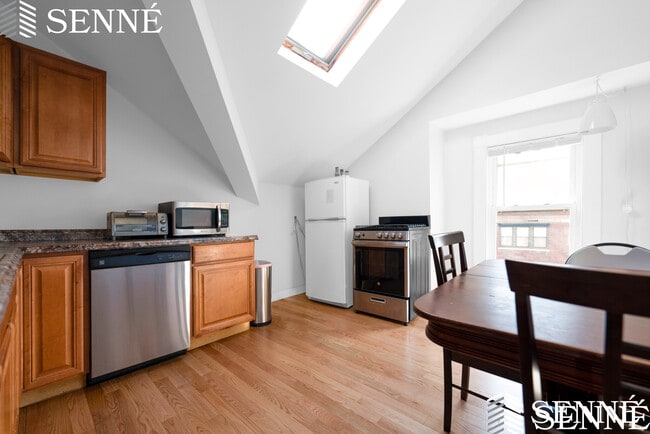 10 Trowbridge St, Unit 3R