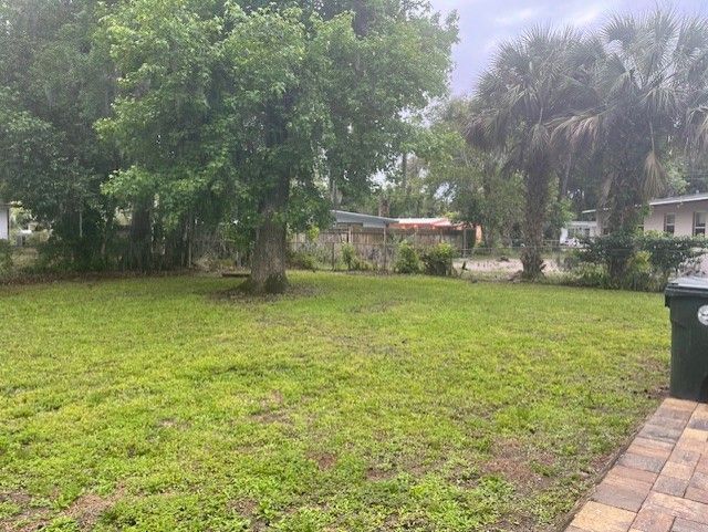 543 Sandra Ave in Daytona Beach, FL - Foto de edificio - Building Photo