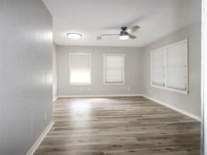 6705 Speaker St in Hitchcock, TX - Building Photo - Building Photo