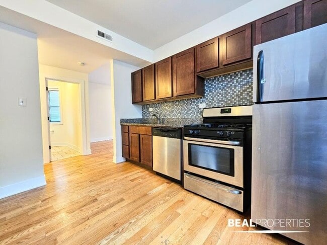 property at 1450 W Byron St
