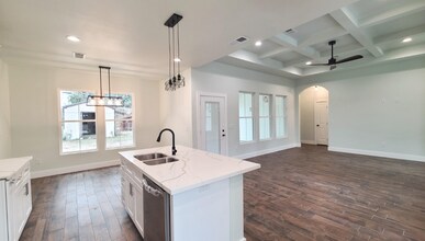 1101 N 2nd St in Silsbee, TX - Building Photo - Building Photo