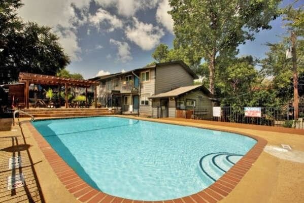 1302 Parker Ln-Unit -220 in Austin, TX - Building Photo