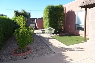 18034 N 41st St in Phoenix, AZ - Foto de edificio - Building Photo