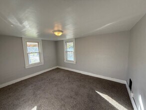 227 Idylwild St NE in Warren, OH - Building Photo - Building Photo
