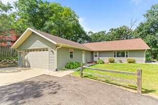 N7439 Mariner Hills Cir in Elkhorn, WI - Building Photo