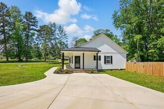 301 Tomberlin Rd in Mount Holly, NC - Building Photo - Building Photo