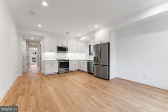 2217 40th Pl NW in Washington, DC - Building Photo - Building Photo