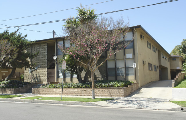 21 E Beacon St in Alhambra, CA - Foto de edificio - Building Photo