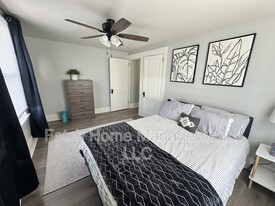 836 W Main St in Palmyra, PA - Building Photo