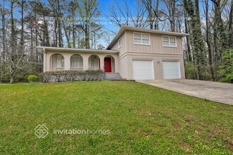 821 Corundum Ct in Stone Mountain, GA - Building Photo - Building Photo