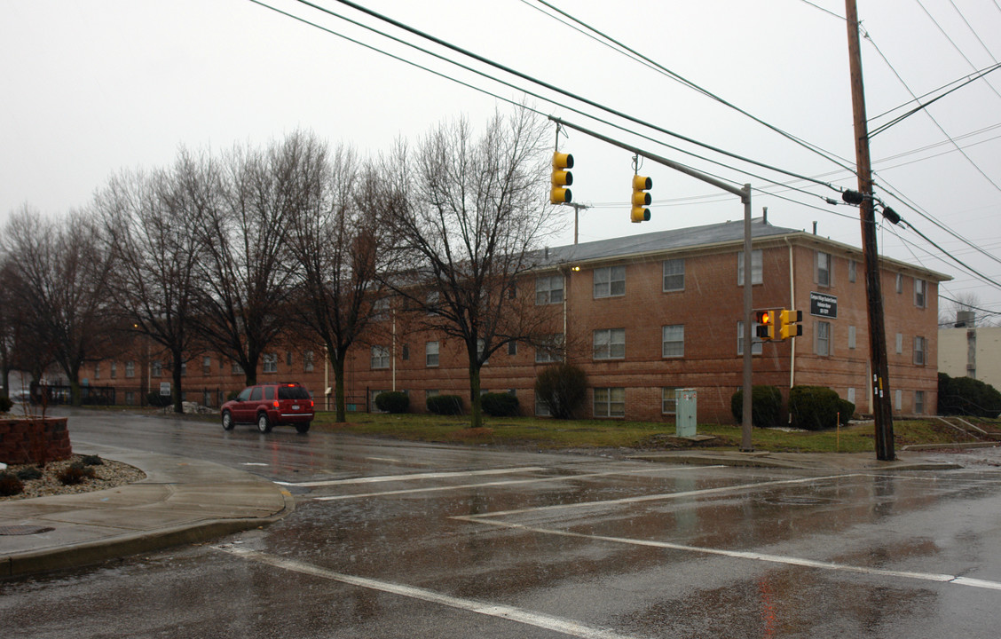 Valleston Manor in Toledo, OH - Building Photo