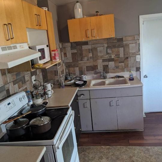 Boys only - Private room in 3 bedroom house. in Ottawa, ON - Building Photo - Building Photo