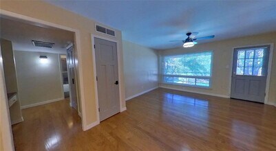 1210 Windsor Rd-Unit -224 in Austin, TX - Building Photo - Building Photo