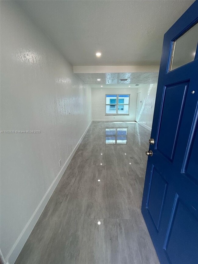 309 Lewis Ln in Dania Beach, FL - Building Photo - Building Photo