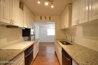 2705 Southside Blvd in Jacksonville, FL - Building Photo - Building Photo