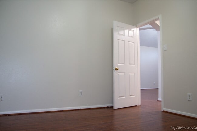 property at 4918 Pinder Ln