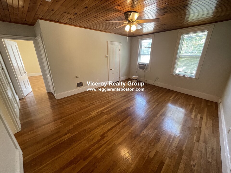 234 Cypress St, Unit 2 in Brookline, MA - Building Photo