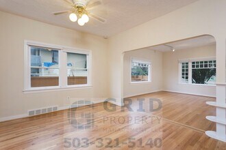 4124 SE Caruthers St-Unit -4124 in Portland, OR - Building Photo - Building Photo