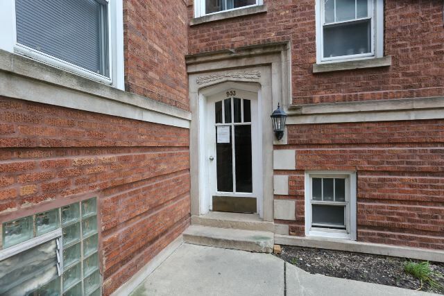property at 962 W Cornelia Ave