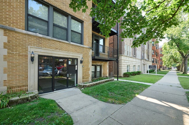 property at 5461 S Everett Ave