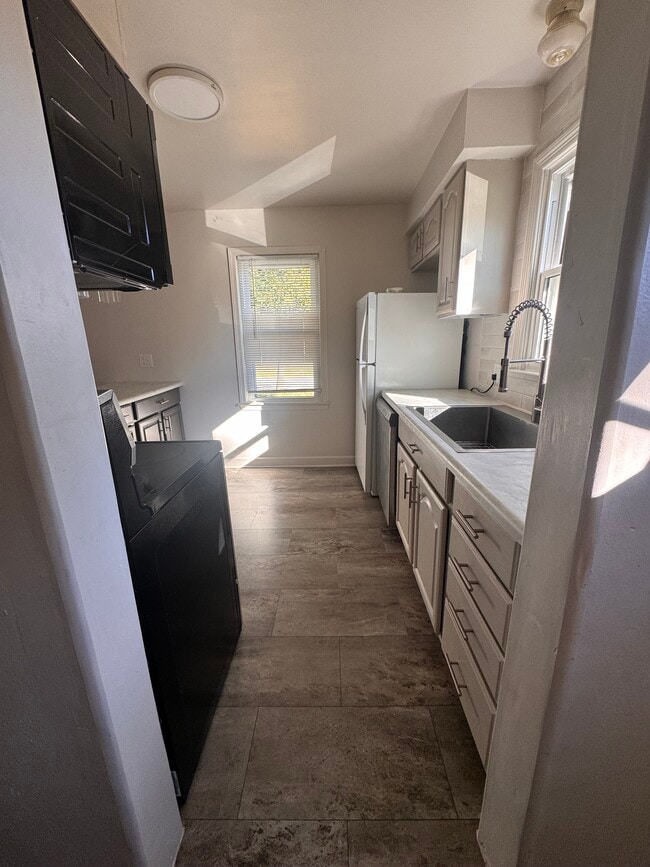 412 Adams Ave in Cuyahoga Falls, OH - Building Photo - Building Photo