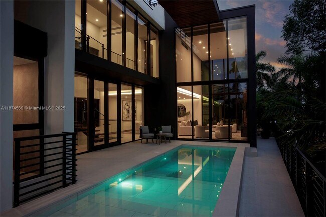 3571 Fair Isle St in Miami, FL - Building Photo - Building Photo