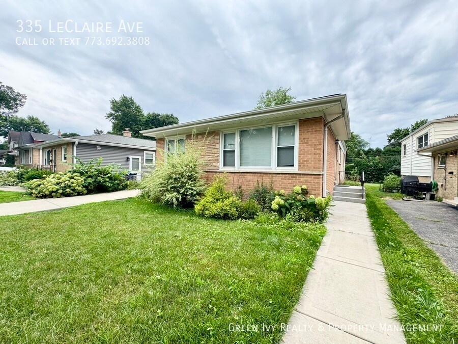 335 Leclaire Ave in Wilmette, IL - Building Photo
