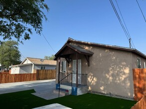 230 N Inez St in Hemet, CA - Building Photo - Building Photo