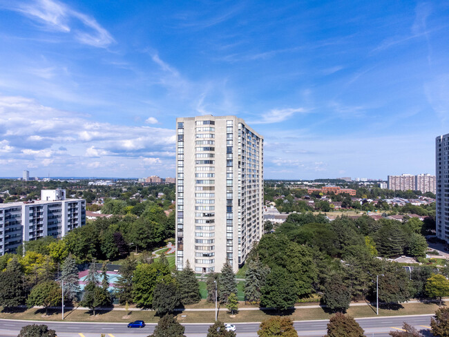 Skygarden Guard House in Toronto, ON - Building Photo - Building Photo