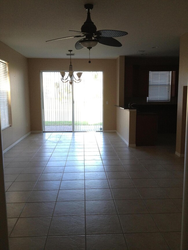 911 Seminole Palms Dr in Greenacres, FL - Building Photo - Building Photo