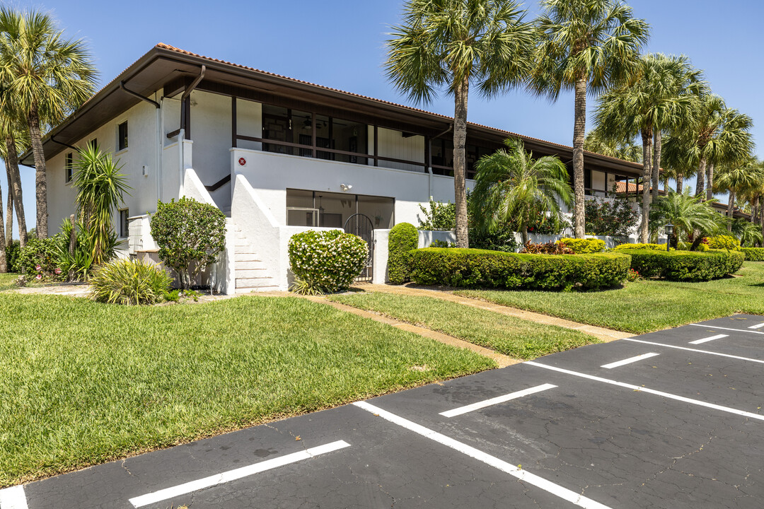 Valencia Gardens in Bradenton, FL - Foto de edificio